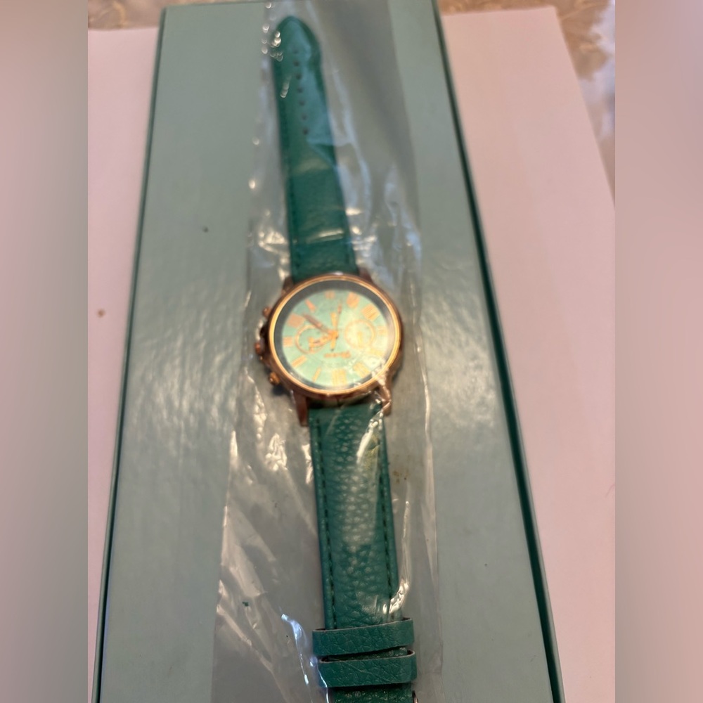 Green Strap Wristwatch with Gold-Toned Dial